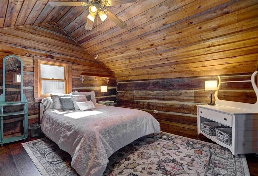 Cozy Log Cabin: 6 Mi To Great Smoky Mtns Np!