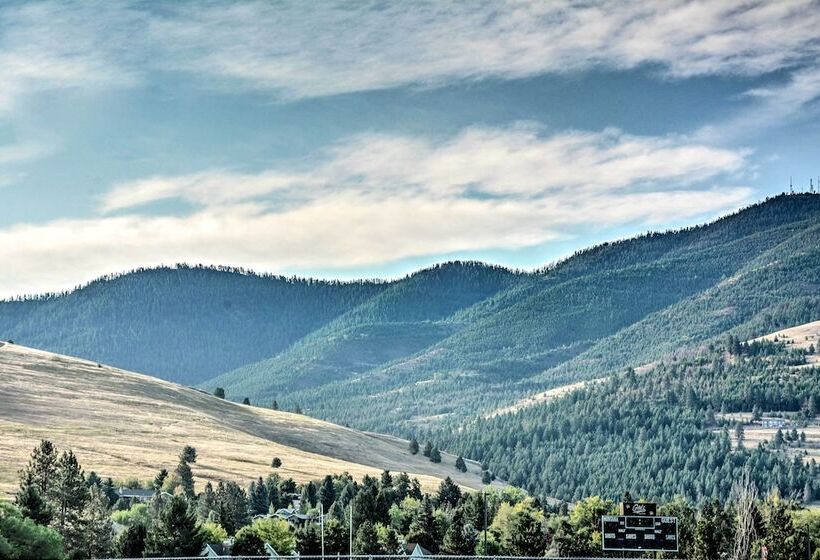 Cozy Montana Retreat W/ Fire Pit & Mountain Views!