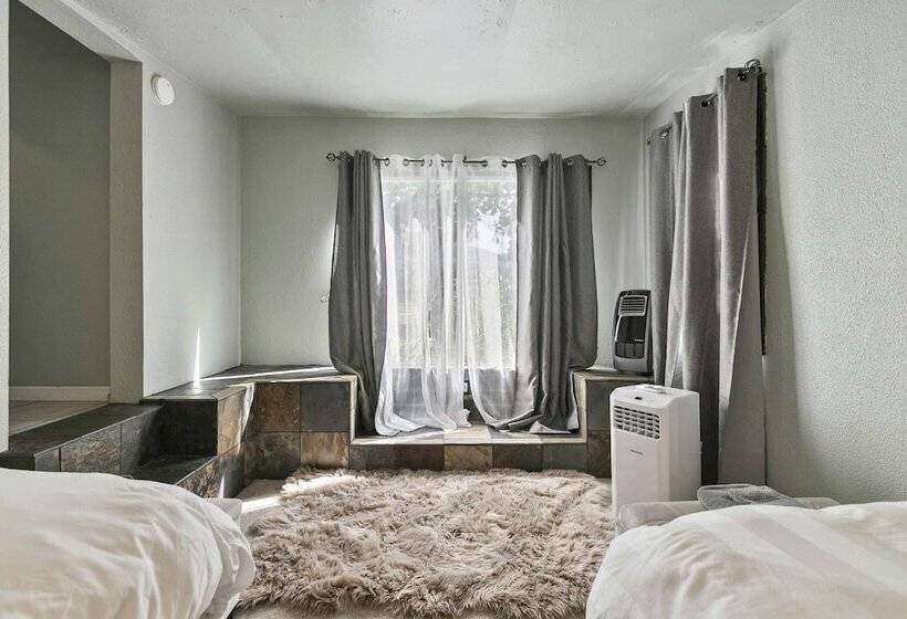 Cozy Montana Retreat W/ Fire Pit & Mountain Views!