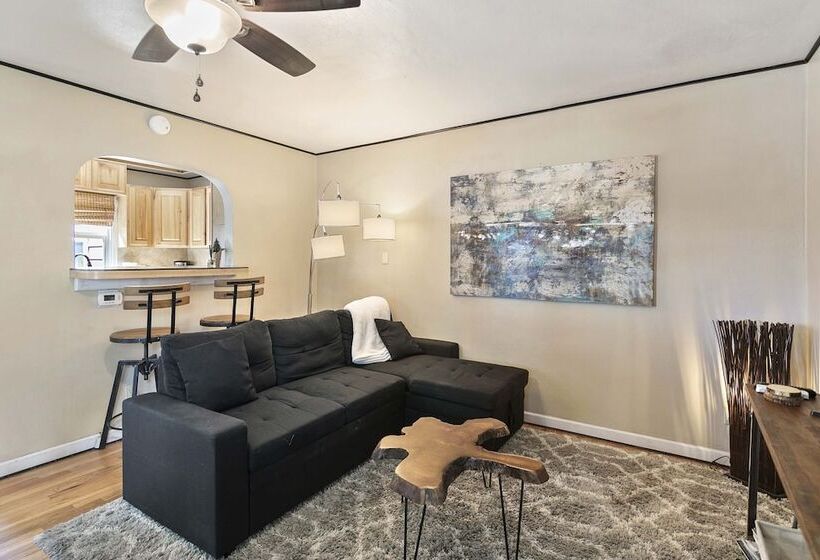 Cozy Montana Retreat W/ Fire Pit & Mountain Views!