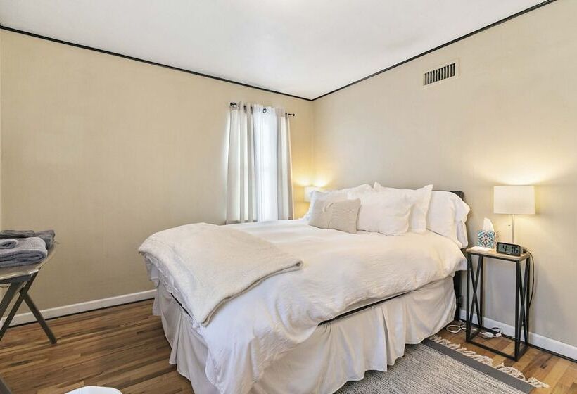 Cozy Montana Retreat W/ Fire Pit & Mountain Views!