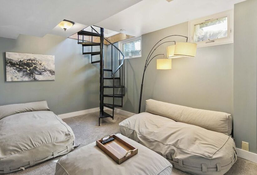 Cozy Montana Retreat W/ Fire Pit & Mountain Views!