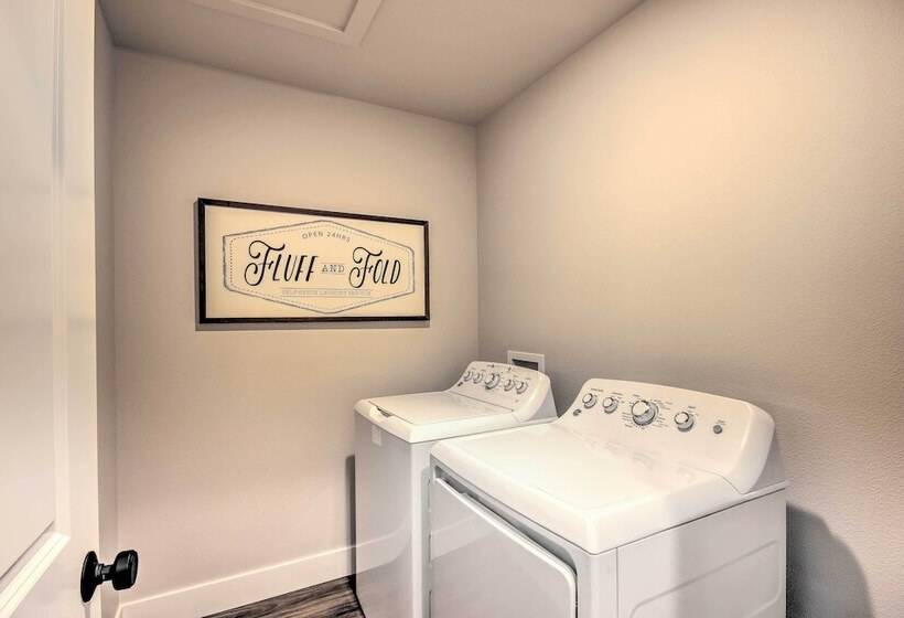 Cozy Montana Retreat W/ Patio & Fire Pit!