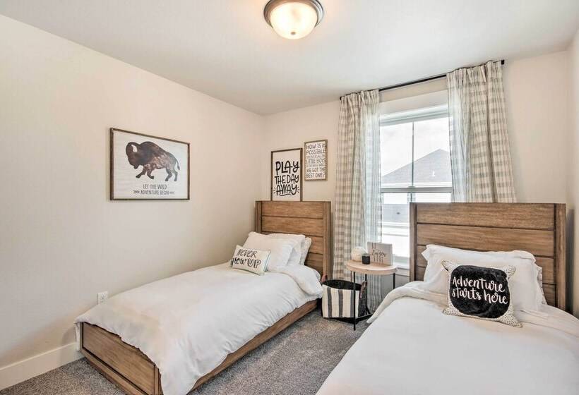 Cozy Montana Retreat W/ Patio & Fire Pit!