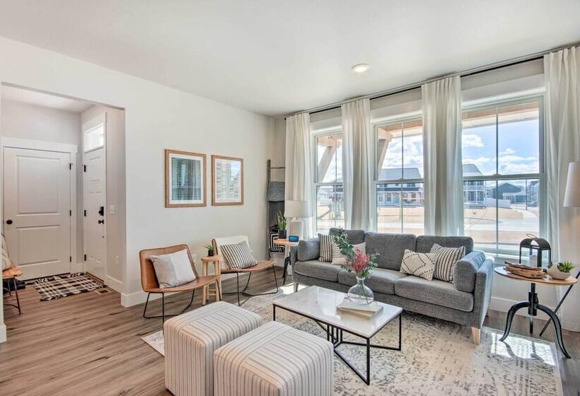 Cozy Montana Retreat W/ Patio & Fire Pit!