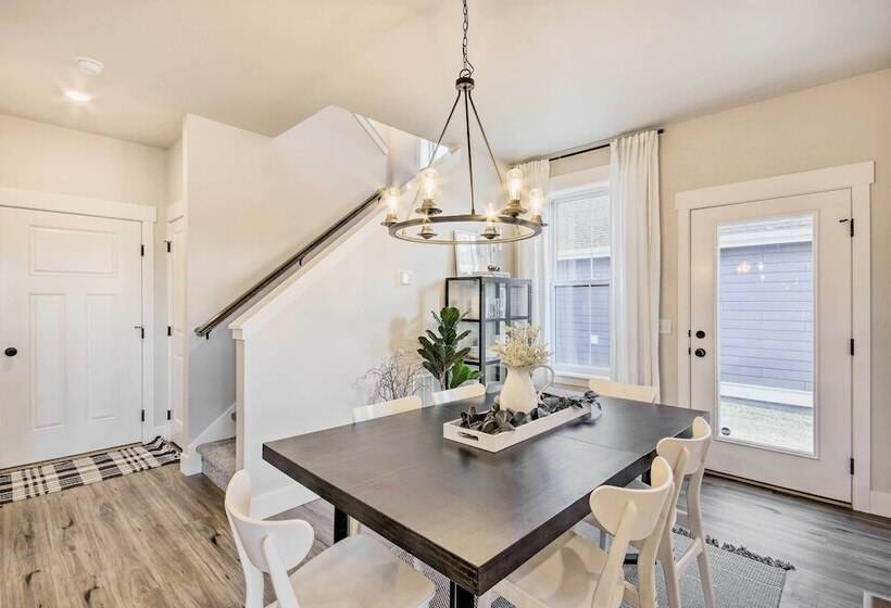 Cozy Montana Retreat W/ Patio & Fire Pit!