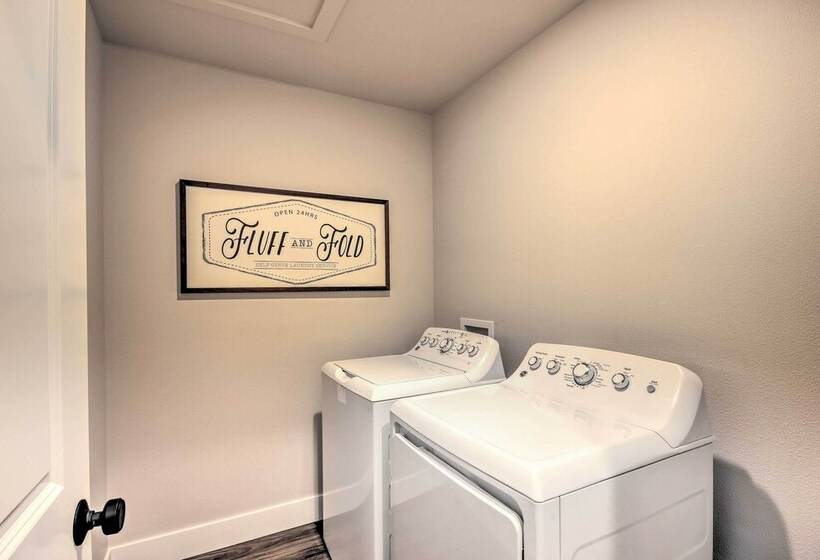 Cozy Montana Retreat W/ Patio & Fire Pit!