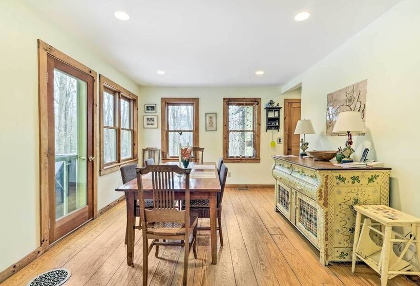 Cozy Monterey Home W/ Porch: Walk To Lake Garfield