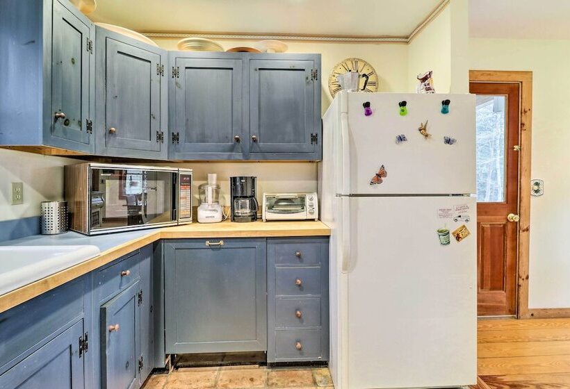 Cozy Monterey Home W/ Porch: Walk To Lake Garfield