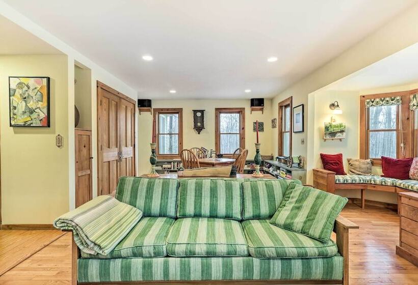 Cozy Monterey Home W/ Porch: Walk To Lake Garfield