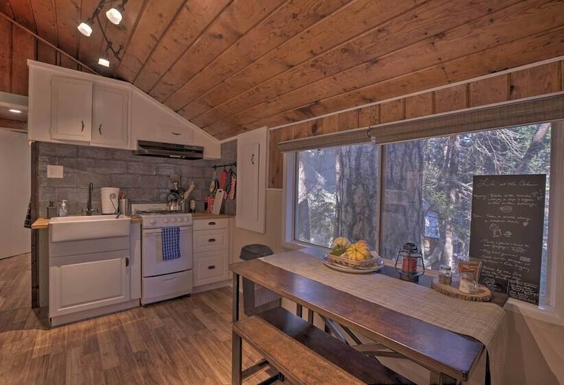 Cozy, Pet Friendly Mtn Cabin: 1 Mi To Lake Gregory