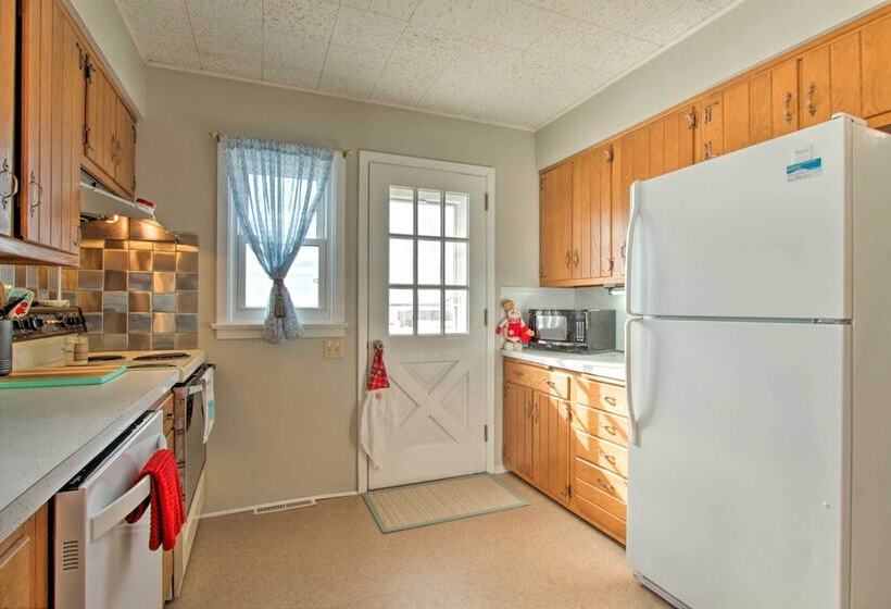 Cozy Postville Retreat W/ Fireplaces & Yard!