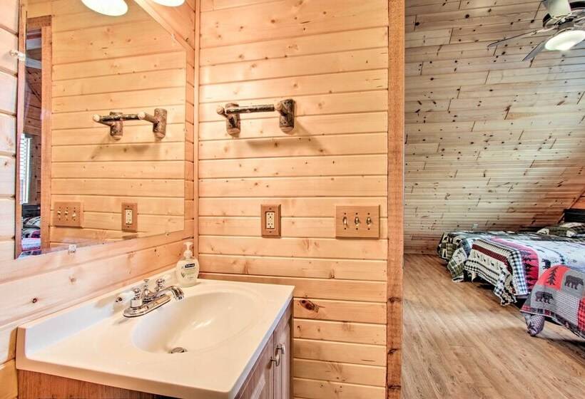 Cozy Resort Cabin In The Heart Of Warrens!