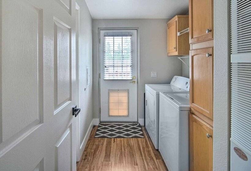 8 Mi To Big Bear Lake & Village: Sugarloaf Cabin!