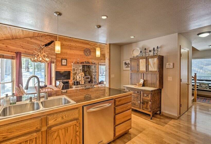 Cabin < 2 Mi To Tahoe Donner Downhill Ski Resort