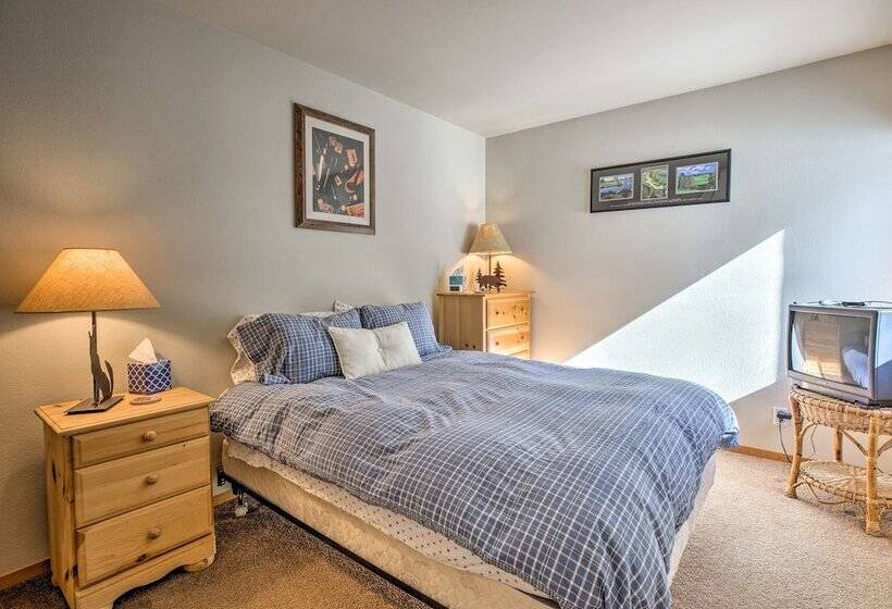 Cabin < 2 Mi To Tahoe Donner Downhill Ski Resort