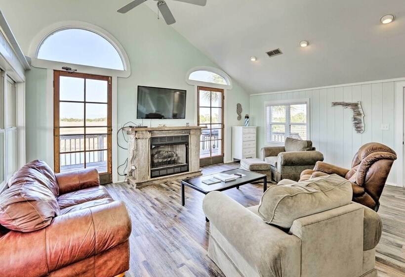 Cozy Waterfront  Island House  On Live Oak Island!
