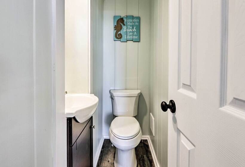 Cozy Waterfront  Island House  On Live Oak Island!