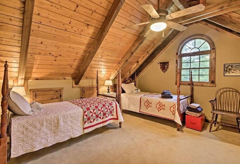 Creekside Berkeley Springs Cabin On 35 Acres!