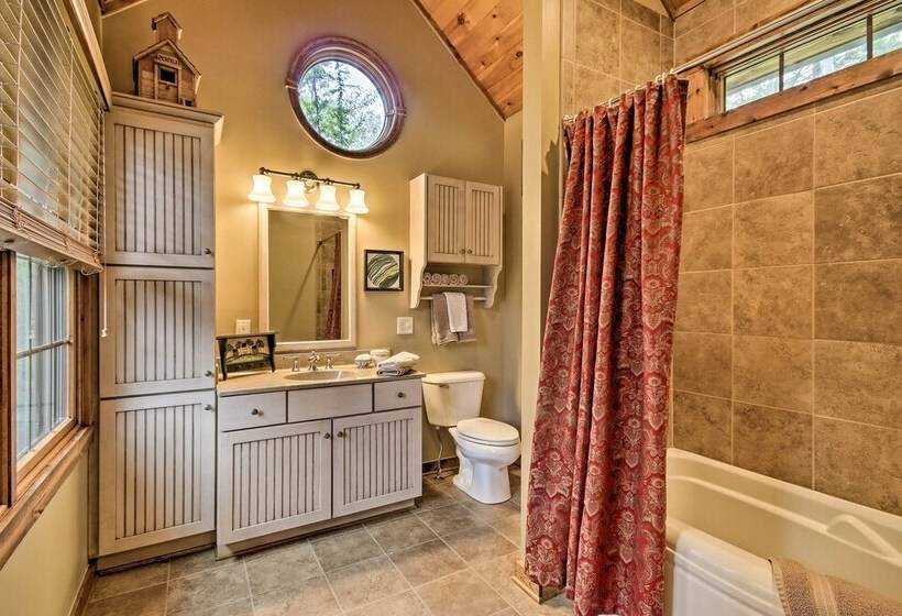 Creekside Berkeley Springs Cabin On 35 Acres!