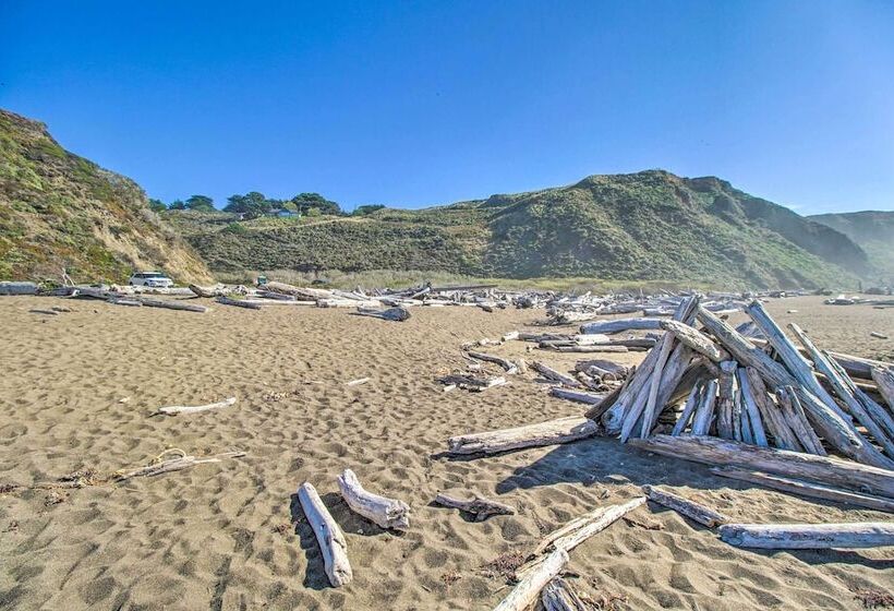 Creekside Chalet W/ Hidden Spa And Private Beach!