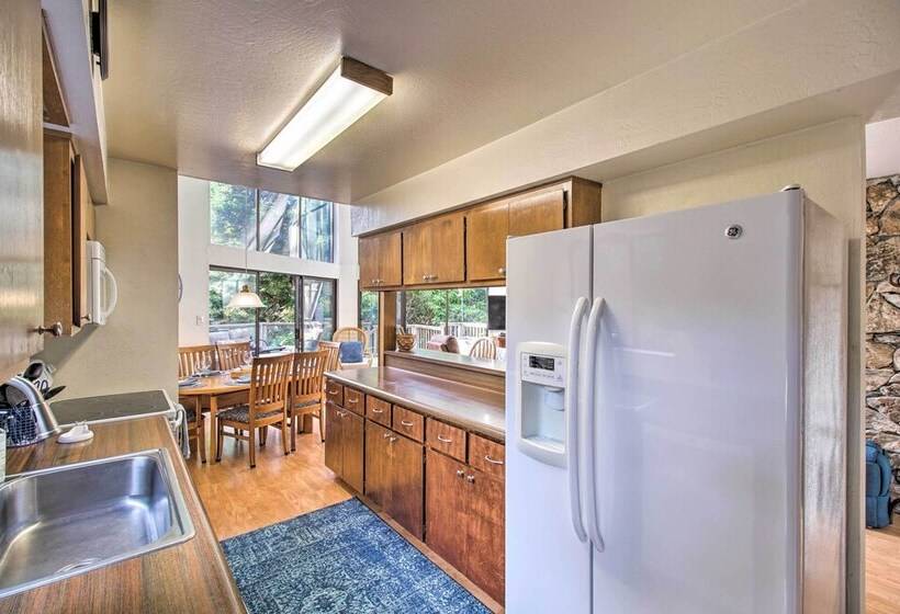 Creekside Chalet W/ Hidden Spa And Private Beach!