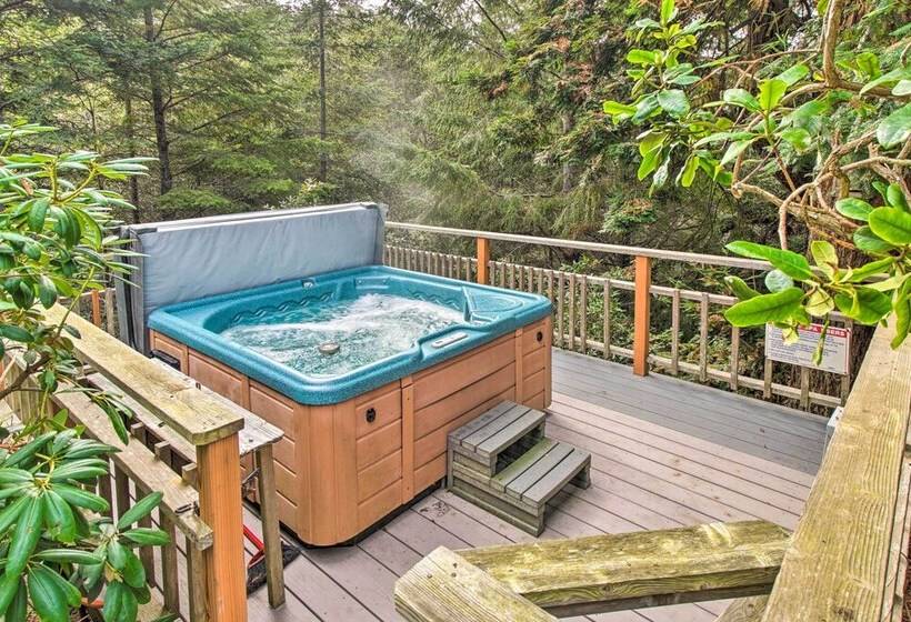Creekside Chalet W/ Hidden Spa And Private Beach!