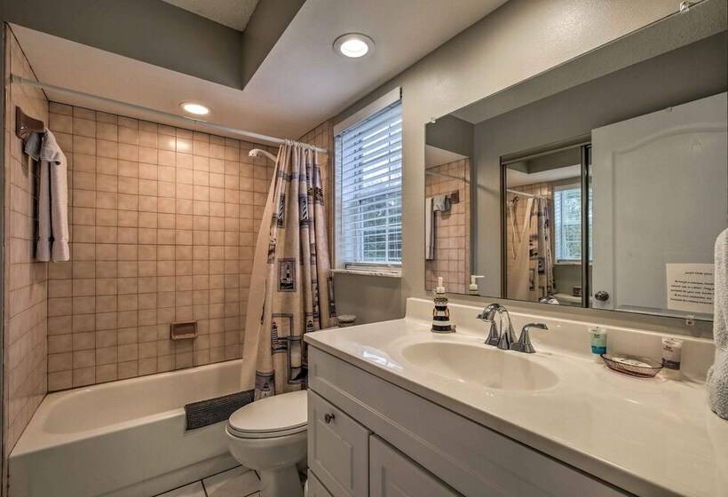 Crystal River Home W/ Dock, 1 Mile To Boat Launch