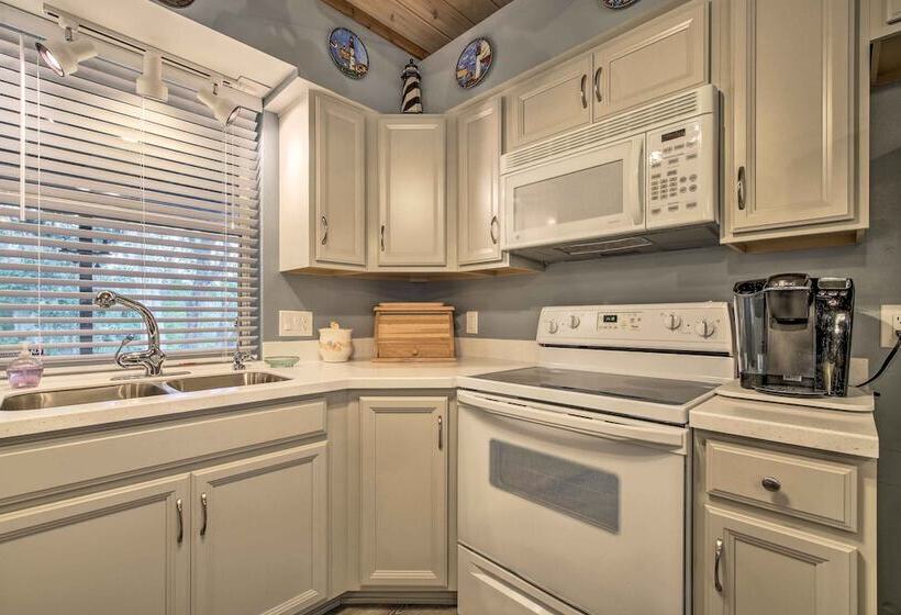 Crystal River Home W/ Dock, 1 Mile To Boat Launch