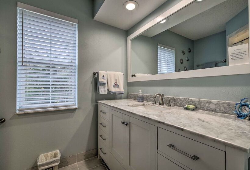 Crystal River Home W/ Dock, 1 Mile To Boat Launch