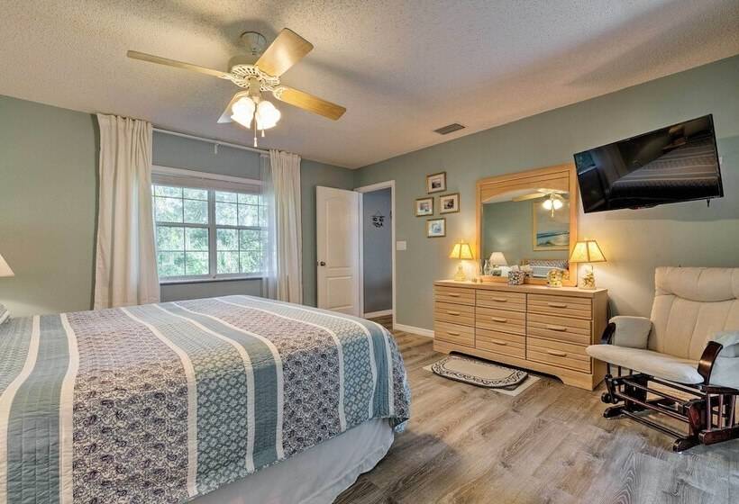 Crystal River Home W/ Dock, 1 Mile To Boat Launch