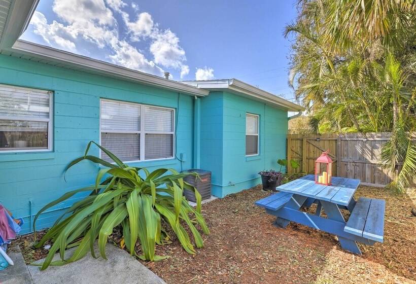 Cute & Cozy Florida Duplex: Walk To Beaches!