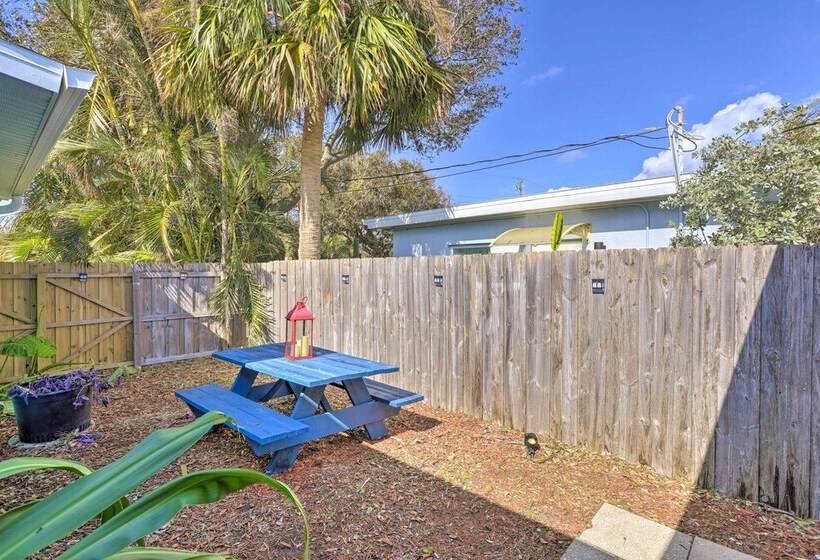 Cute & Cozy Florida Duplex: Walk To Beaches!