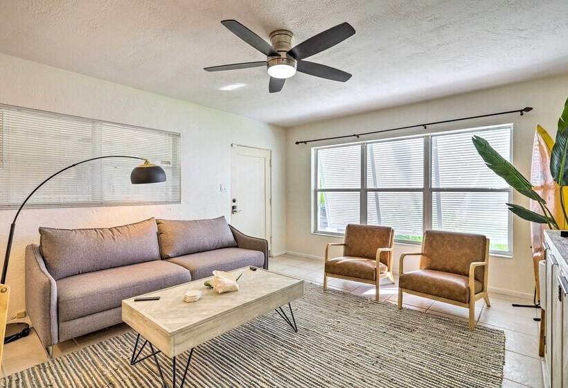 Cute & Cozy Florida Duplex: Walk To Beaches!