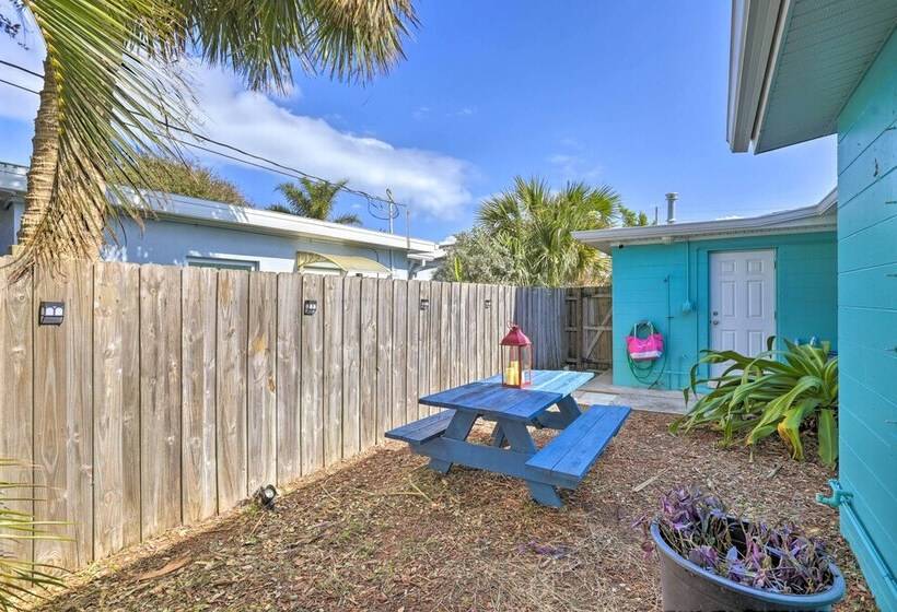 Cute & Cozy Florida Duplex: Walk To Beaches!