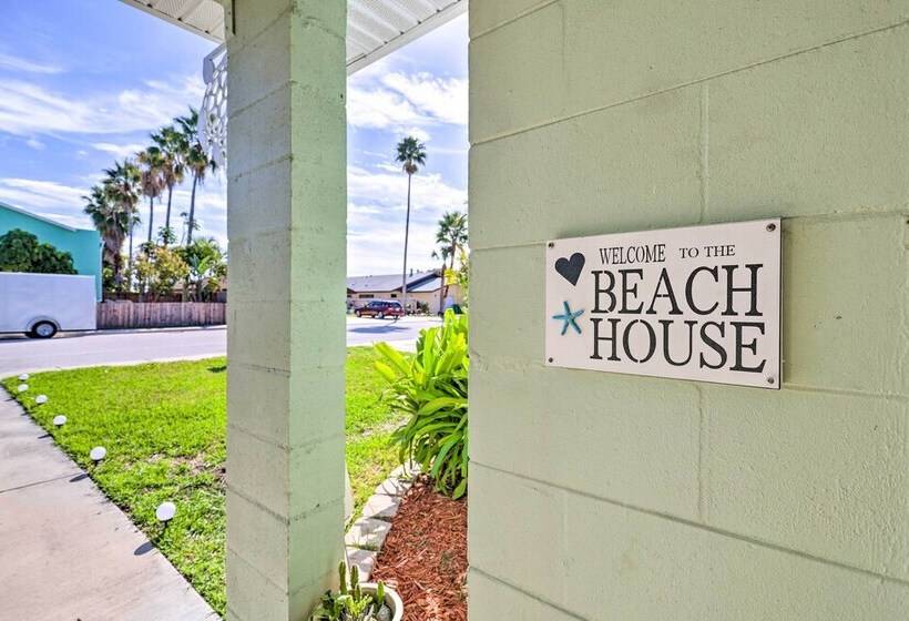 Cute & Cozy Florida Duplex: Walk To Beaches!