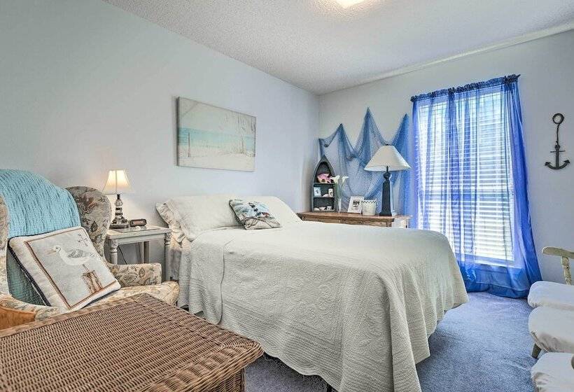 Cute & Cozy Gulf Shores Bungalow: 1/2 Mi To Beach!