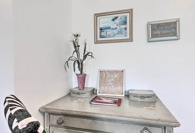 Cute & Cozy Gulf Shores Bungalow: 1/2 Mi To Beach!