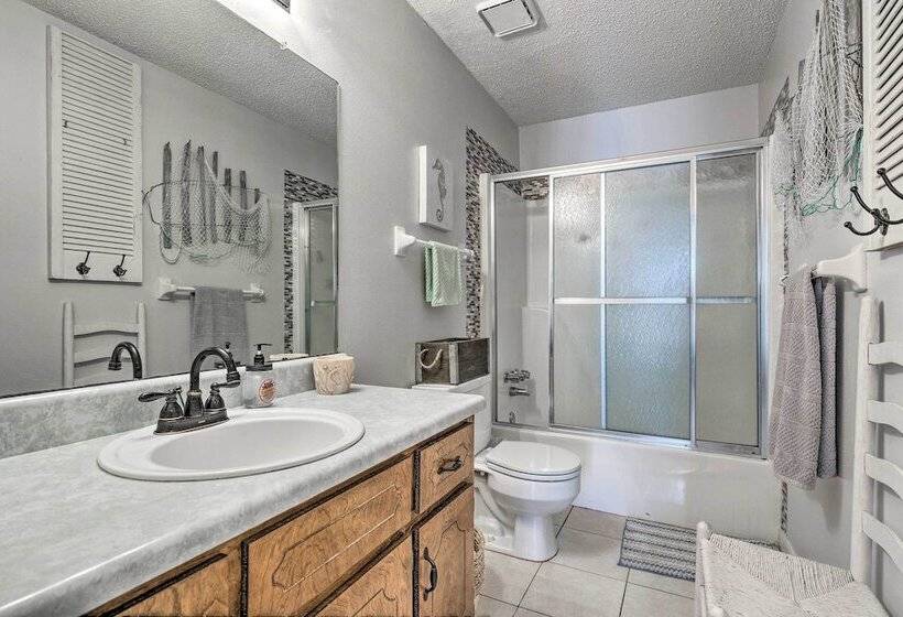 Cute & Cozy Gulf Shores Bungalow: 1/2 Mi To Beach!