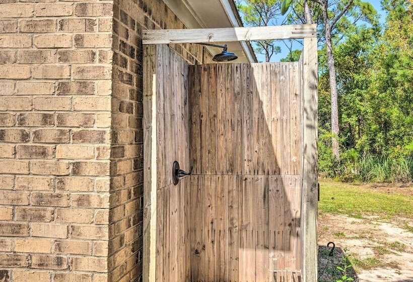Cute & Cozy Gulf Shores Bungalow: 1/2 Mi To Beach!
