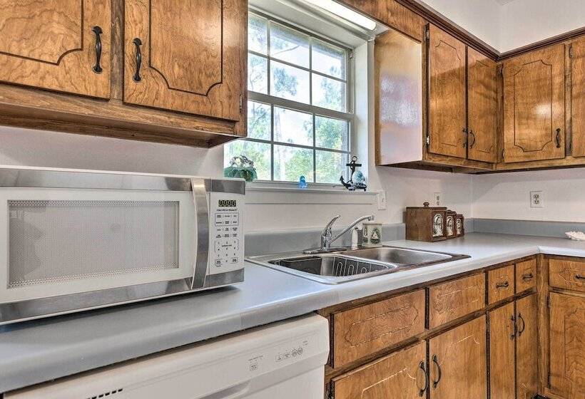 Cute & Cozy Gulf Shores Bungalow: 1/2 Mi To Beach!