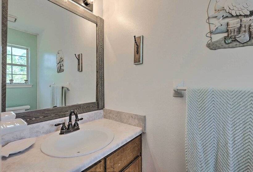 Cute & Cozy Gulf Shores Bungalow: 1/2 Mi To Beach!