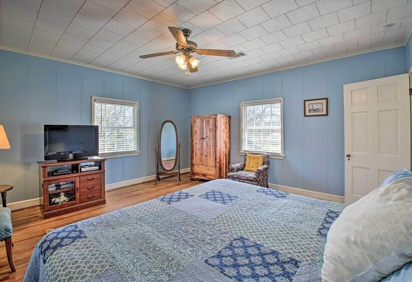 Delightful Retreat W/ Fireplace + Large Yard!