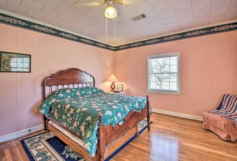 Delightful Retreat W/ Fireplace + Large Yard!