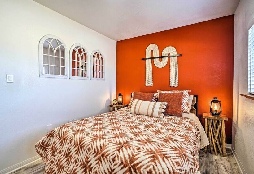 Desert Escape   Hot Tub, Fire Pit & Grill