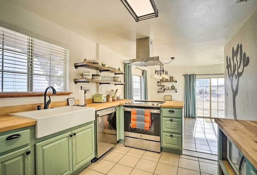 Desert Escape   Hot Tub, Fire Pit & Grill