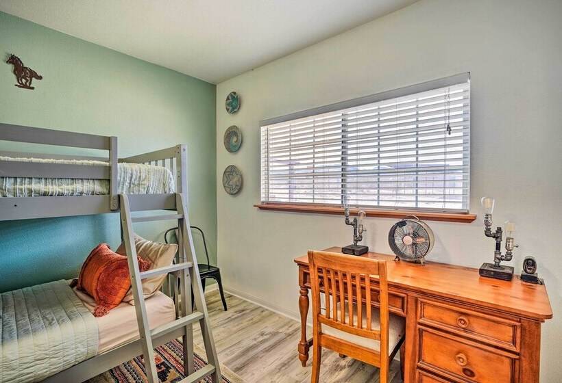 Desert Escape   Hot Tub, Fire Pit & Grill