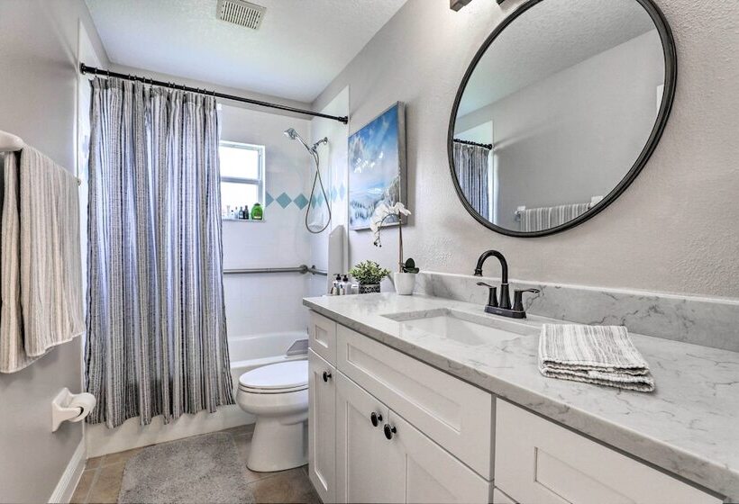 Dog Friendly Lake Home W/ Dock ~ 25 Mi To Disney!