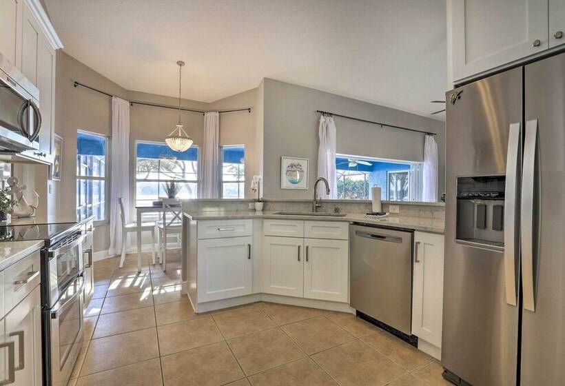 Dog Friendly Lake Home W/ Dock ~ 25 Mi To Disney!