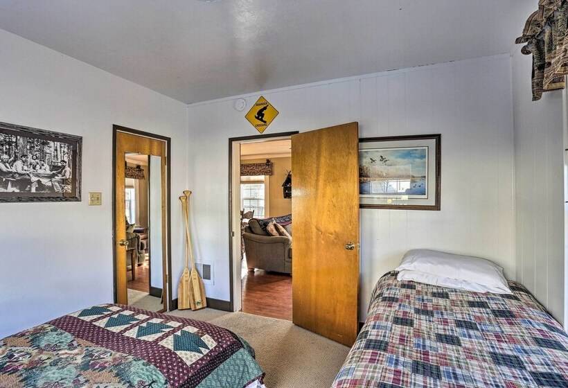 Downtown Cabin < 10 Miles To Mt Shasta Ski Park!